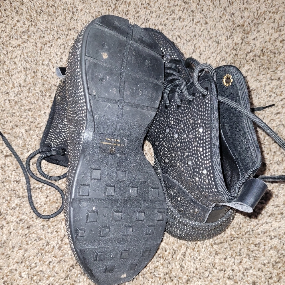 Shoes - Picture 7 of 12